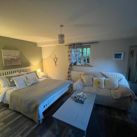 Pear Tree Cottage Courtyard Шрусбери Экстерьер фото
